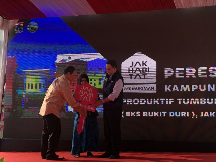 Anies Resmikan Kampung Susun Produktif Tumbuh Cakung