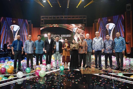 Perayaan 100 tahun FRISIAN FLAG® di Indonesia ditandai dengan Malam Penghargaan Arkatama. Penghargaan ini diberikan kepada orang-orang yang menjadi pahlawan bagi keluarga dan lingkungan mereka (Foto:Dok)