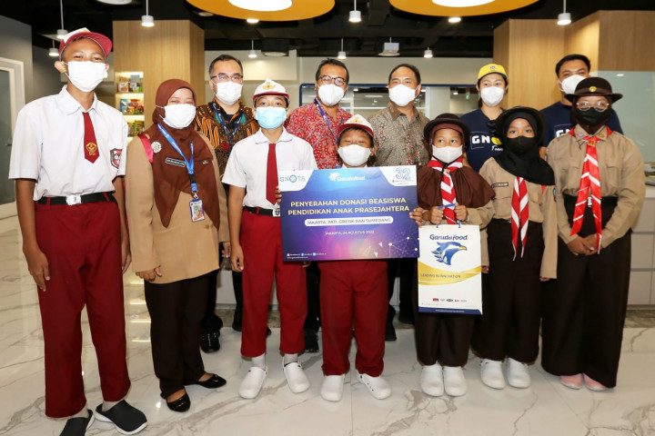 Cegah Putus Sekolah, Karyawan Garudafood Salurkan Beasiswa Pendidikan Lewat GNOTA