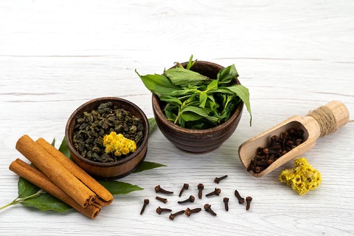 Dau holy basil atau ruku-ruku sering dijuluki sebagai ratu herbal. (Foto: Ilustrasi. Dok. Freepik.com)