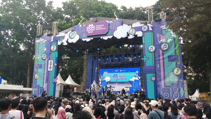 Hadirkan Astro, Ungu hingga Tiara Andini, Festival Birukan Langit Indonesia 2022 Dipadati Pengunjung