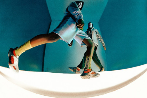 Karya ini terinspirasi oleh upaya prakarsa 'Space Hippie' dari Nike. (Foto: Converse)