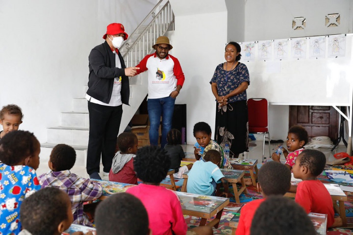 Papua Muda Inspiratif Bersama BIN Resmikan Pusat Produk UMKM di Mimika