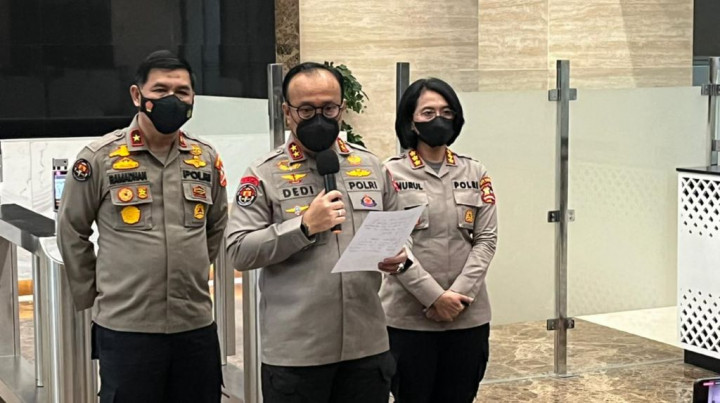 Tidak Ditahan, Polri Siapkan Pencegahan Putri Candrawathi ke Luar Negeri Tidak Ditahan, Polri Siapkan Pencegahan Putri Candrawathi ke Luar Negeri