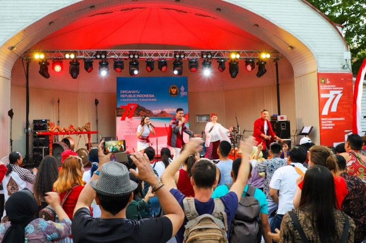 Konser Budaya & Musik HUT ke-77 RI Goyang Taman Hermitage Moskow