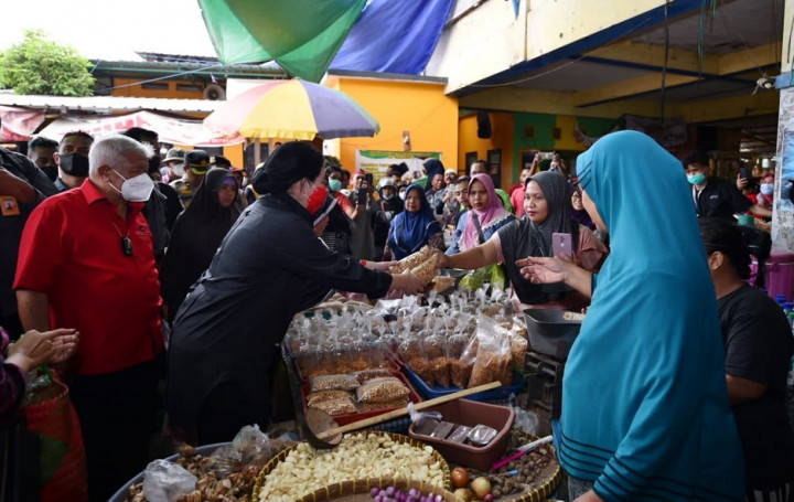 Tinjau Pasar Mataram, Ketua DPR Ingatkan Pemerintah Mewaspadai Kenaikan Harga