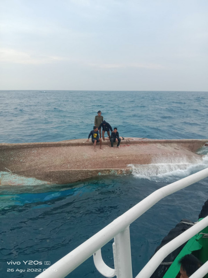 Kapal Nelayan Terbalik, 8 Awak Kapal Hilang