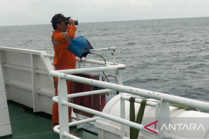 Pencarian Korban Tenggelamnya KM Niaga di Selat Makassar Diperluas Pencarian Korban Tenggelamnya KM Niaga di Selat Makassar Diperluas