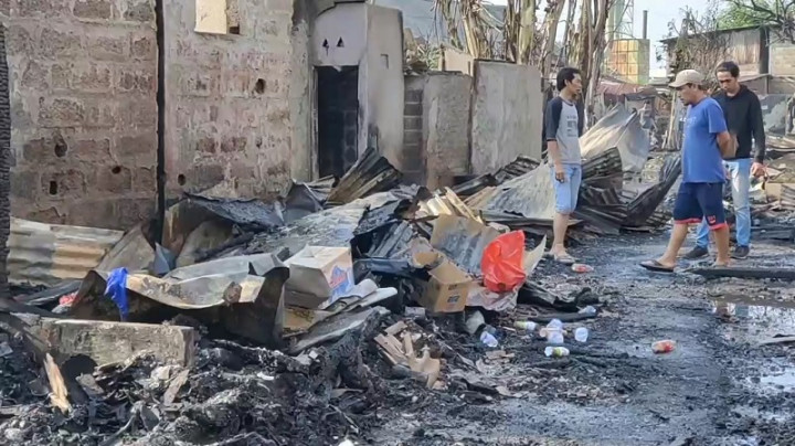 Kebakaran, Puluhan Rumah Semi Permanen di Cakung Jadi Abu