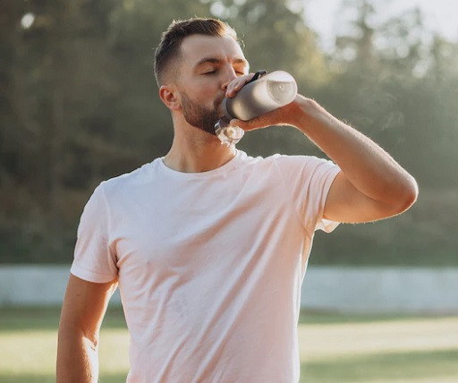 Pentingnya Minum Air di Tengah Cuaca Ekstrem Menurut Ahli