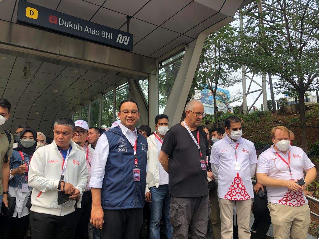 Anies mengajak para delegasi U20 mengelilingi Jakarta. MI/Syeha Alhaddar