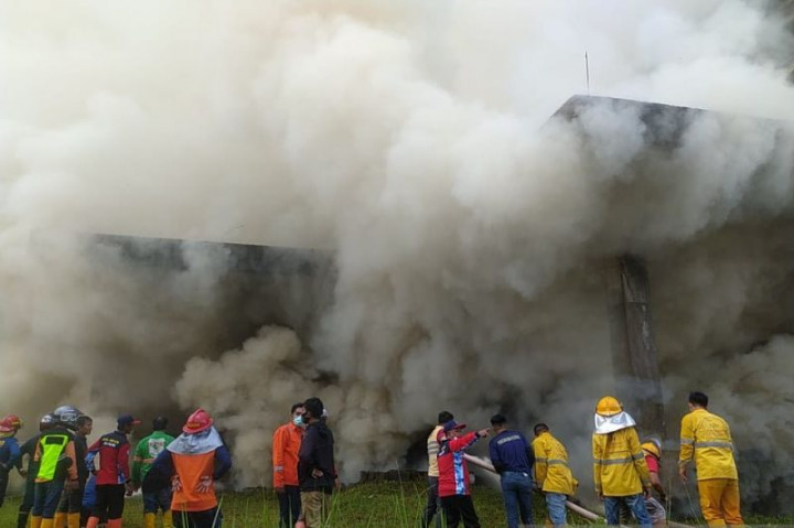 Bangunan RS Untan Pontianak Mulai Miring usai Terbakar