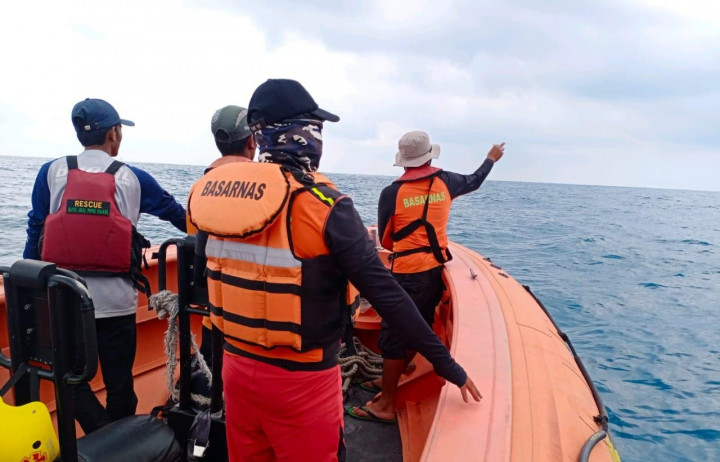 Tim SAR Temukan Serpihan Kapal dan Barang Milik KM Sida Rahayu