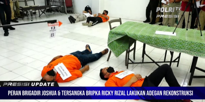 Penampakan 5 Tersangka Pembunuhan Brigadir J, Putri Candrawathi Pakai Baju Putih