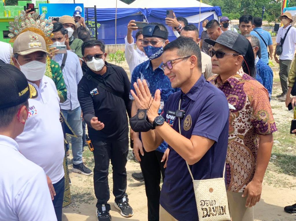 Menparekraf Sandiaga Uno saat tiba di Desa Wisata Dayun, Riau. (Foto: Ist)