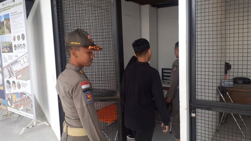 Viral, 2 Sejoli Tepergok Mesum di Kamar Mandi Terminal Banyuwangi