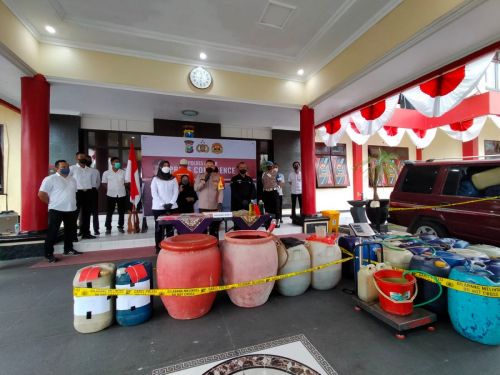 Palsukan Pertalite jadi Premium, Warga Blitar Dibekuk