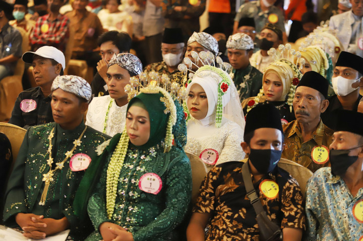120 Pasangan Nikah Massal Mewah Gratis yang Digelar Pemkot Surabaya 120 Pasangan Nikah Massal Mewah Gratis yang Digelar Pemkot Surabaya
