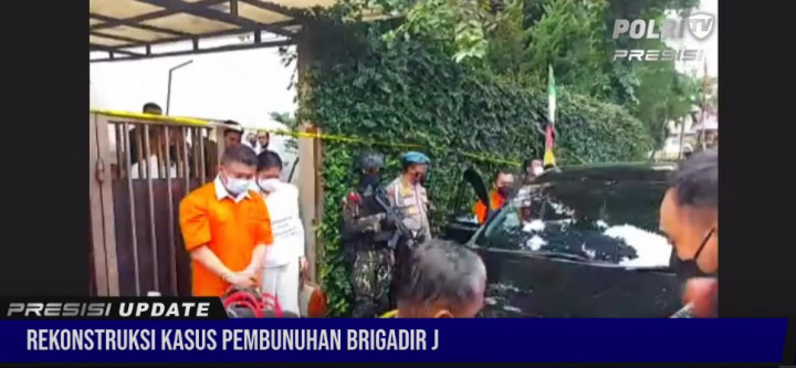 Momen Mesra Ferdy Sambo dan Putri Candrawathi Saat Rekonstruksi Kasus Pembunuhan Brigadir J