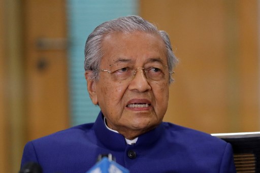 Positif Covid-19, Mahathir Mohamad Dilarikan ke Rumah Sakit