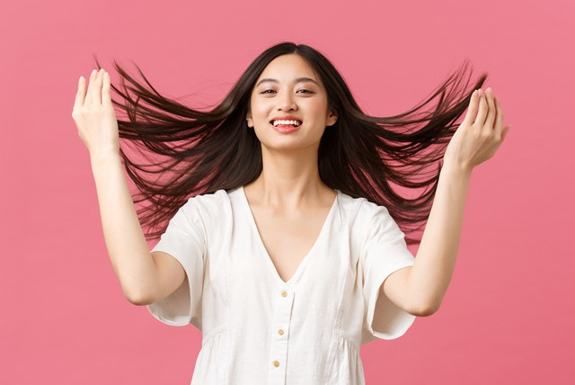 5 Cara Hilangkan Ketombe Secara Alami, Jangan Stres Salah Satunya