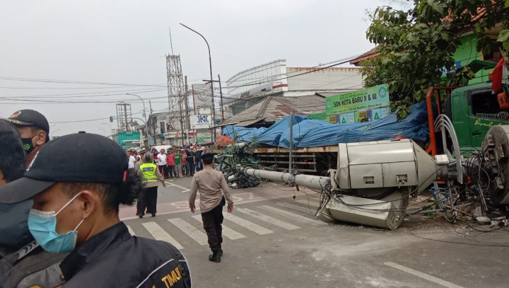 Kapolsek Bekasi: 11 Tewas dalam Kecelakaan Truk Trailer Tabrak Tiang