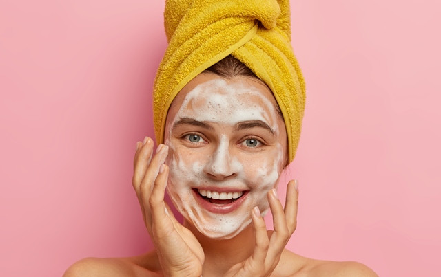 Facial wash dan toner ini dapat membantu mengatasi jerawat. (Foto: Ilustrasi/Freepik.com)