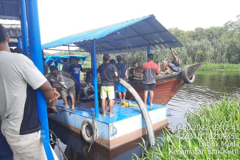 Pencarian korban hilang di Bengkalis oleh Tim SAR. (Foto:Antara/HO-Humas Polres Bengkalis).