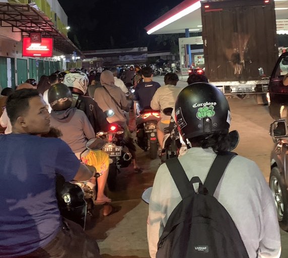 Pertalite Trending Twitter, Netizen: Kena <i>Prank</i>, Antre Berjam-jam Taunya Nggak Jadi Naik