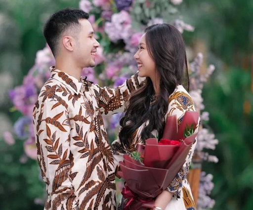 Indonesia Banget! Ini Makna Batik Couple Tunangan Sisca Kohl dan Jess No Limit