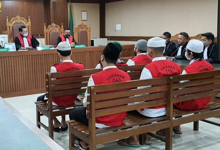 6 Pengeroyok Ade Armando Divonis 8 Bulan Penjara