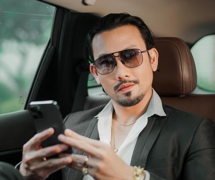 Denny Sumargo dan Vino G. Bastian Menangis Teringat Mendiang Ayah