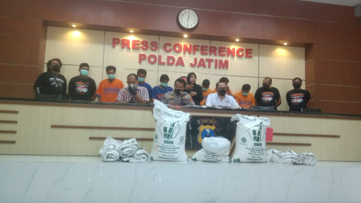 Polda Jatim Bongkar Penggelapan 30 Ton Gula Rafinasi