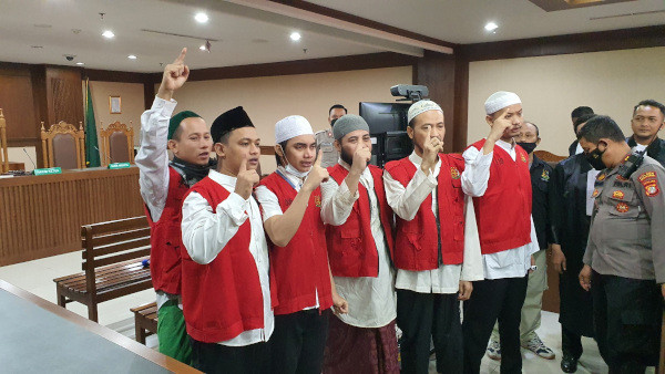 Ade Armando Protes 6 Pengeroyoknya Hanya Dihukum 8 Bulan Penjara