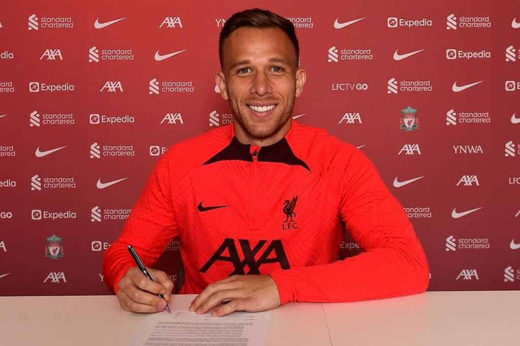 Liverpool Rekrut Arthur dengan Status Pinjaman dari Juventus