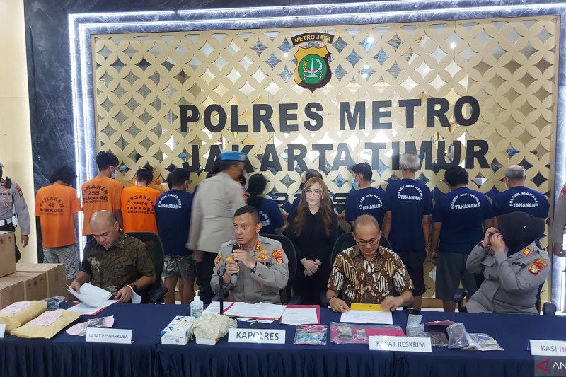Polres Jaktim konferensi pers penangkapan pelaku judi. Foto: Branda Antara.