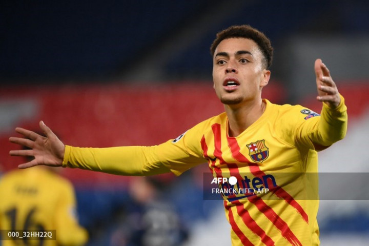 Dua Alasan AC Milan Rekrut Sergino Dest dari Barcelona