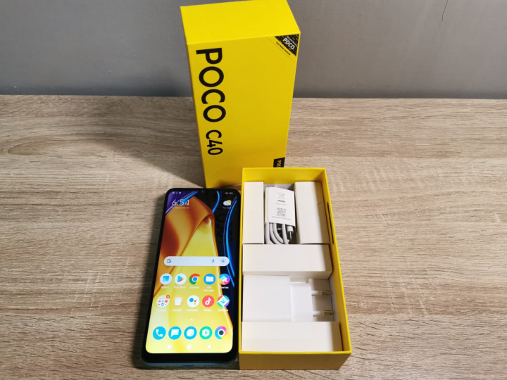 Unboxing Poco C40