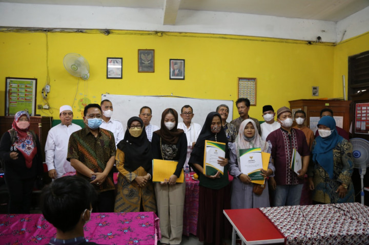 Kemendikbudristek Serahkan Santunan kepada Keluarga Siswa Korban Kecelakaan Truk di Bekasi