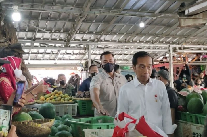 Jokowi Pastikan Distribusi BLT BBM Merata Pekan Depan