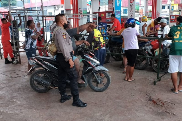 Isu Kenaikan BBM, Polda Papua Barat Siagakan Personel di Semua SPBU