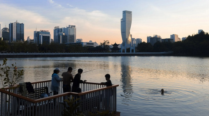 Populer Properti, Gedung Paling Bengkok di Dunia hingga Bedah Rumah di Sampang