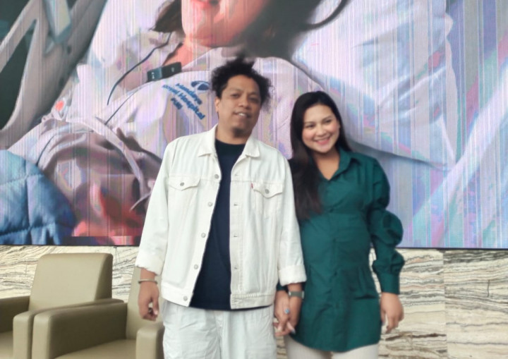 Arie Kriting Sempat Tegang Temani Indah Permatasari Melahirkan