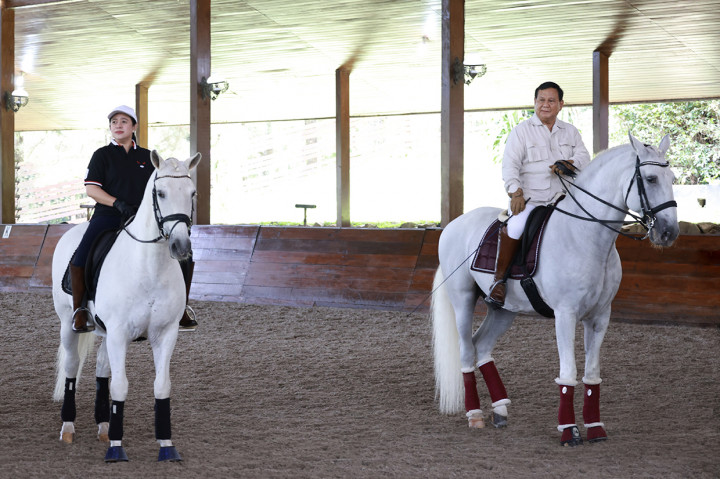 Saat Prabowo Ajak Puan Berkuda di Hambalang