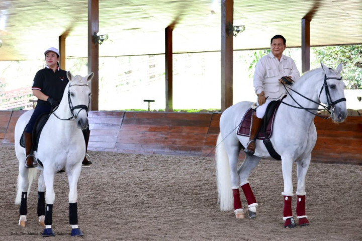 Prabowo Dampingi Puan Berkuda di Hambalang