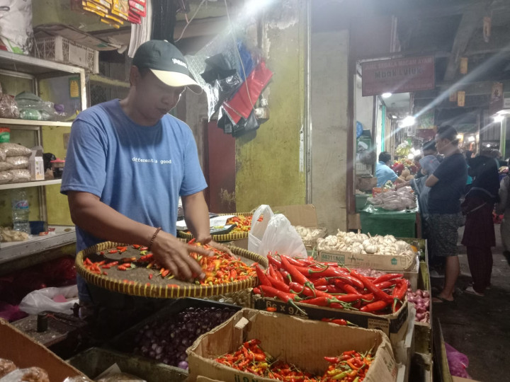 Harga Cabai Hingga Daging di Malang Melonjak Usai BBM Naik