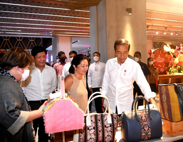 Jokowi Ajak Bongbong Marcos Keliling Sarinah