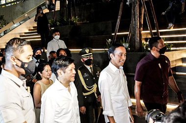 Presiden Jokowi dan Presiden Filipina Menikmati Musik di Sarinah, Nonton Difki Khalif