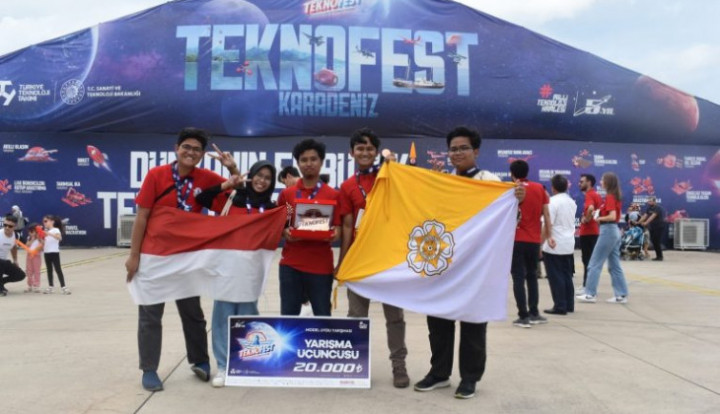 Keren! Komunitas Roket UGM Sabet Juara 3 Dunia di Kompetisi Model Satelit Turki