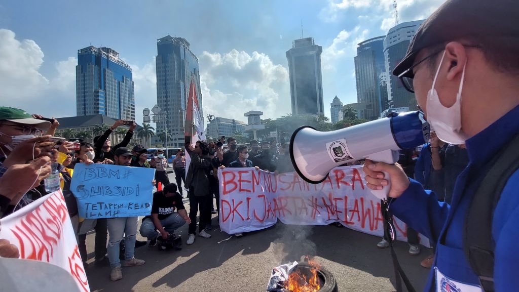 Demo massa menolak penaikan harga BBM di Monas. Medcom.id/Kautsar Widya Prabowo
